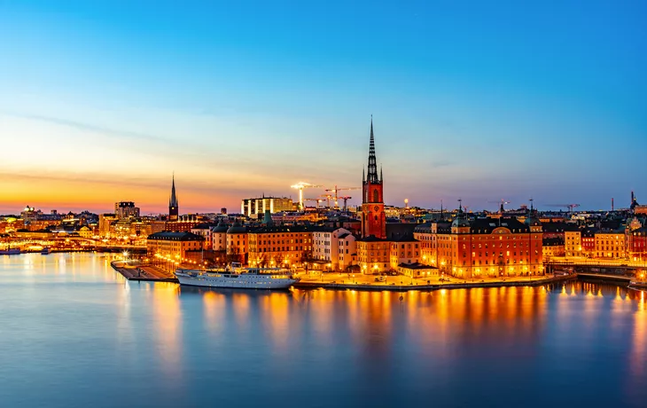 Sonnenuntergangansicht von Gamla Stan in Stockholm - ©dudlajzov - stock.adobe.com