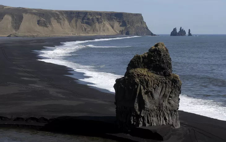 Landzunge Dyrholaey mit schwarzem Strand