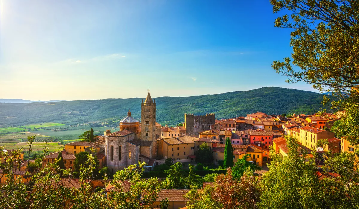 Massa Marittima und Kathedrale San Cerbone Duomo - stevanzz - stock.adobe.com