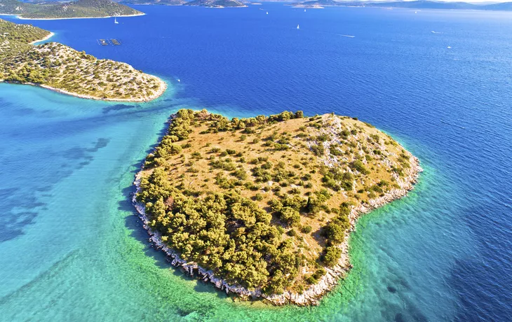 Insel Žut - © Copyright (c) 2020 xbrchx/Shutterstock.  No use without permission.