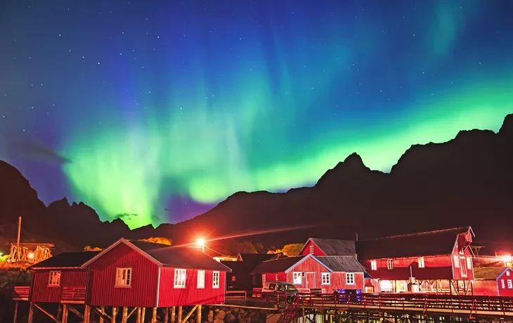 Aurora Borealis über den Lofoten, Norwegen - © tsuguliev - Fotolia