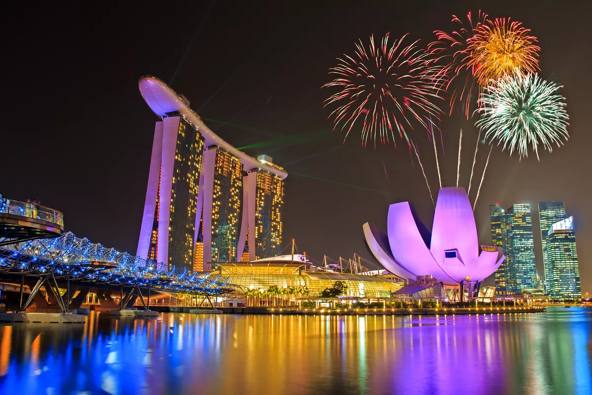 Feuerwerk über Marina Bay - © T-REX - stock.adobe.com